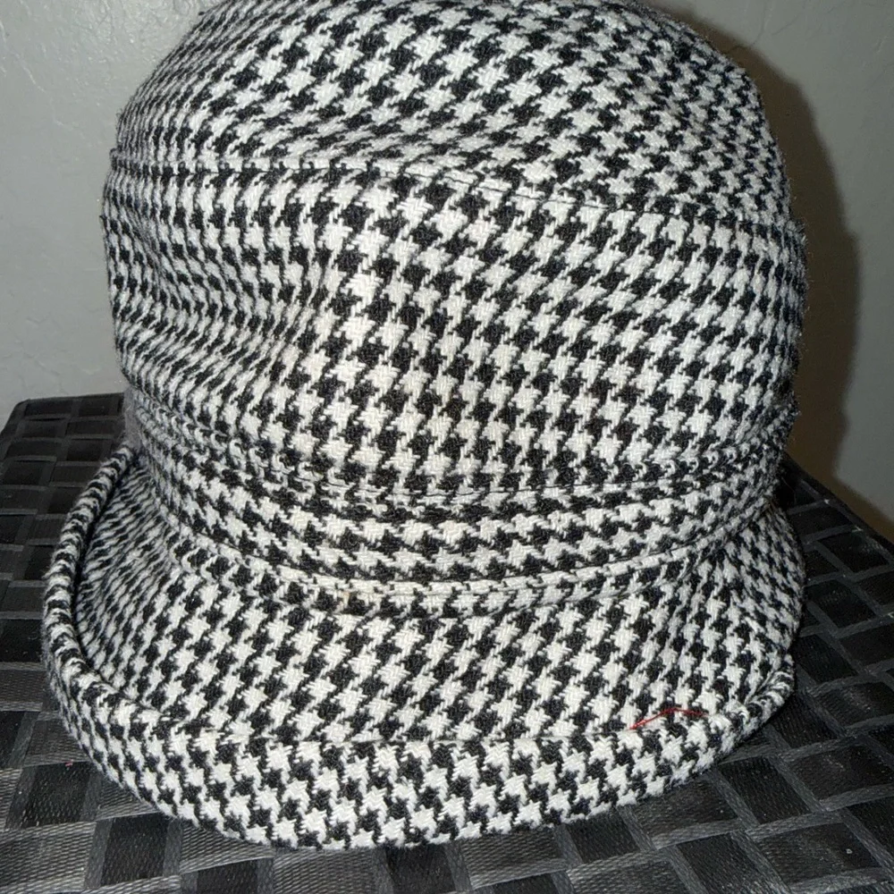 Nine West Vintage-Style Houndstooth Cloche Hat